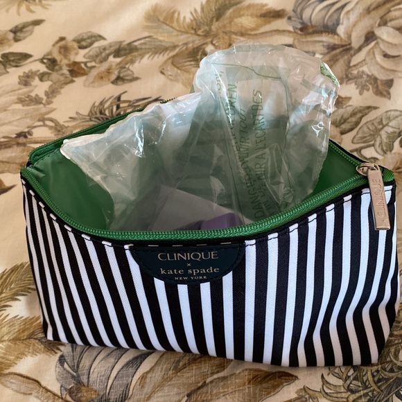 KATE SPADE MAKEUP POUCH & CLINIQUE BEAUTY PRODUCTS NEW IN BAG - Picture 4 of 7